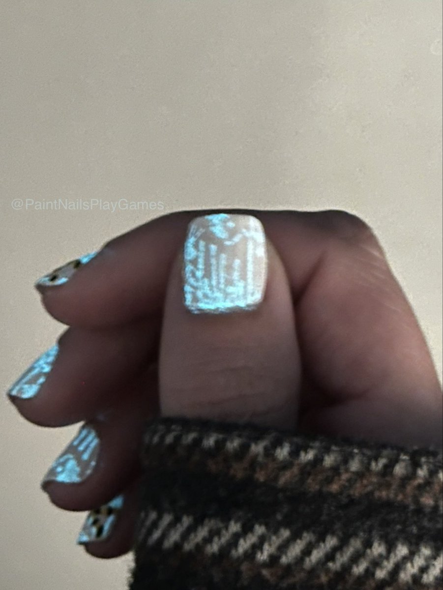 NailsPlayGames's tweet photo. Warning viewer discretion advised! 🔪 A once clean and beautiful place now hides a secret…I think something brutal happened here.  

@holotaco 
Not Milky White
Ivory Tower
Banana Hacks
One Coat Black
Aqua GITD

#holotaco #nails #nailart #nailspolish #halloweennails #nailinspo https://t.co/8GbGNoeDaO