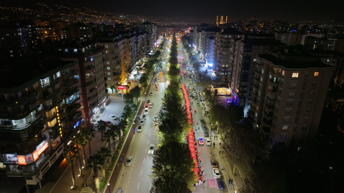 🇹🇷 29 Ekim Cumhuriyet Bayramı Coşkusu Kahramanmaraş’ta! 🇹🇷

Cumhuriyetimizin 102. yılı kutlamaları kapsamında düzenlenen Fener Alayı ve Cumhuriyet Yürüyüşü, büyük bir coşkuyla gerçekleştirildi. 

Valimiz Mükerrem Ünlüer, Milletvekillerimiz, protokol üyeleri ve vatandaşlarımızın