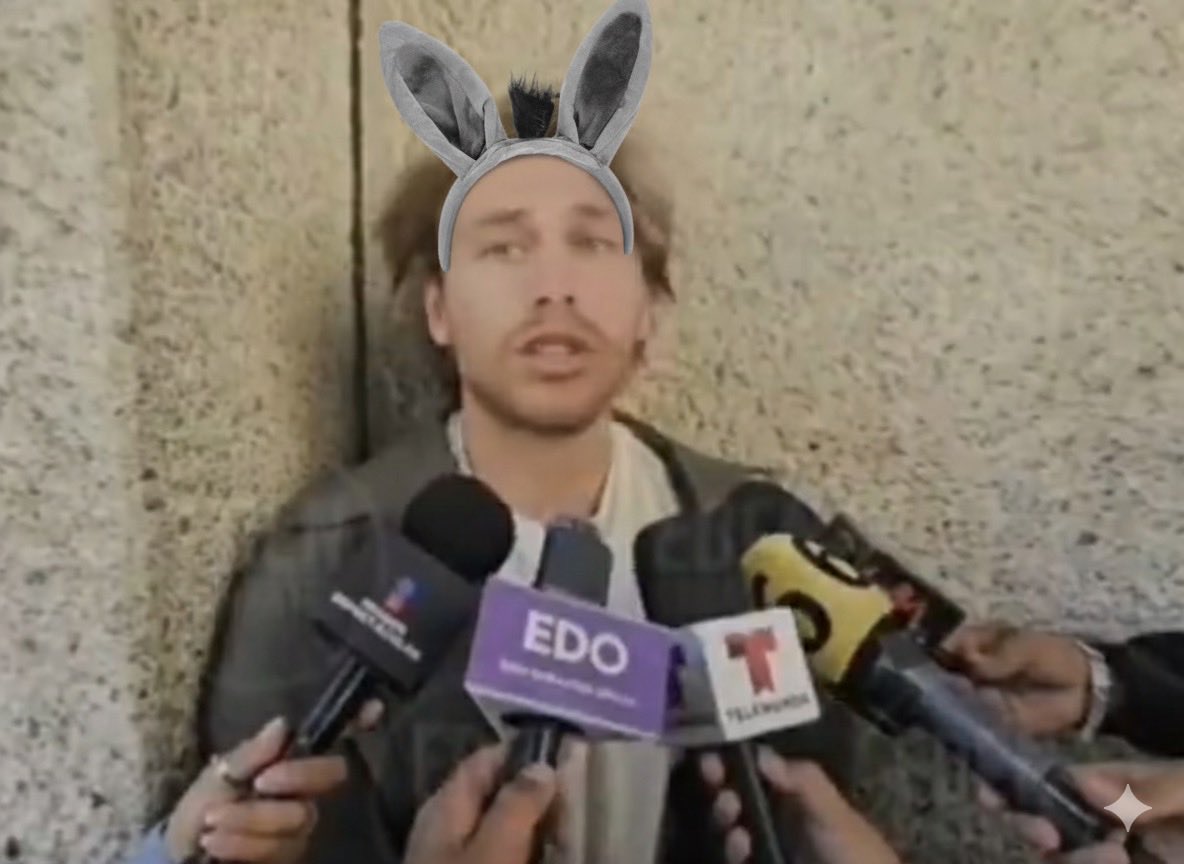 madspinkis's tweet image. lo pararon en el rincón como niño de primaria regañado en la esquina del salón con sus orejas de burro