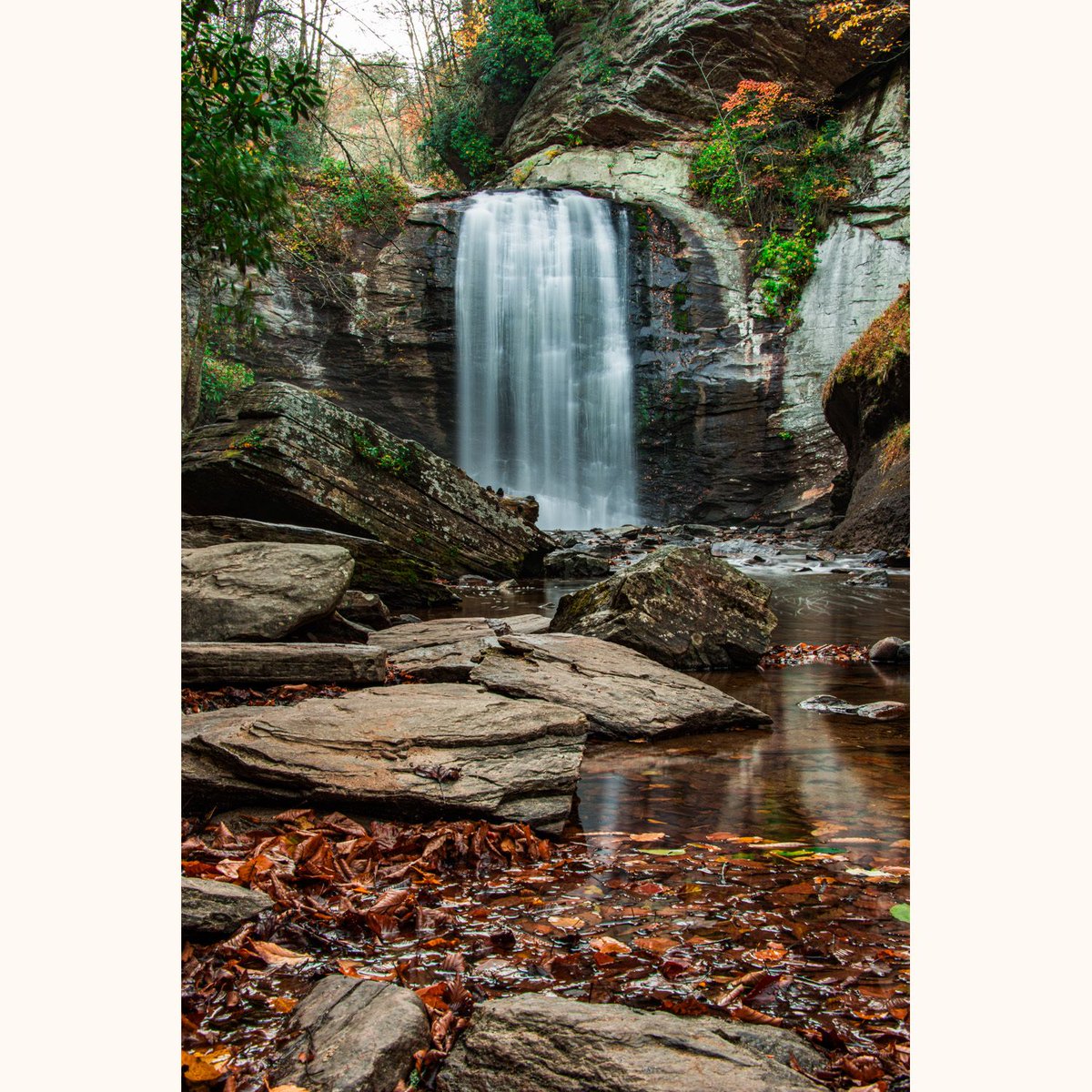 DavidSimchock's tweet photo. Happy DSP Travel Tuesday!

This is Part 1 of a two-part post freaturing "Western North Carolina Waterfalls in Autumn" (although one of these is from across the border in South Carolina, I believe, and two of them aren't really waterfalls, but are of flowing water).

#waterfalls https://t.co/0NPBlhSWJv