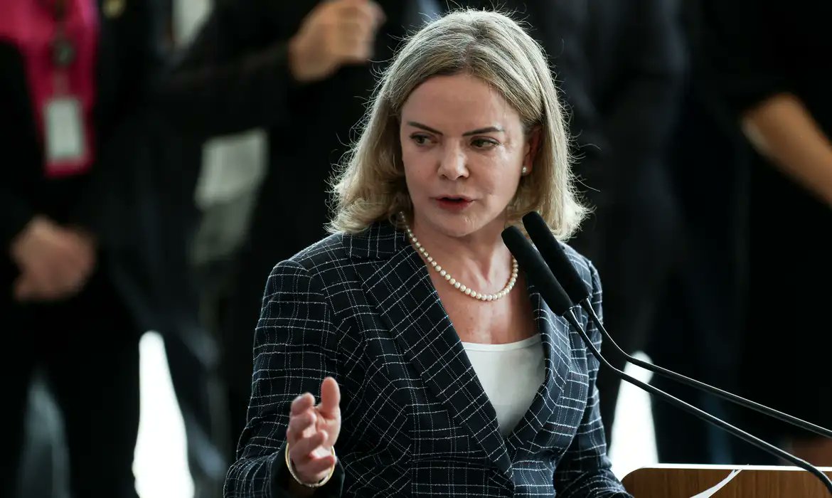 🇧🇷 Gleisi cobra Hugo Motta para pautar a PEC da Segurança urgentemente!

A proposta foi enviada ao Congresso em abril, mas as prioridades eram outras, como vimos na aprovação da PEC da Blindagem.