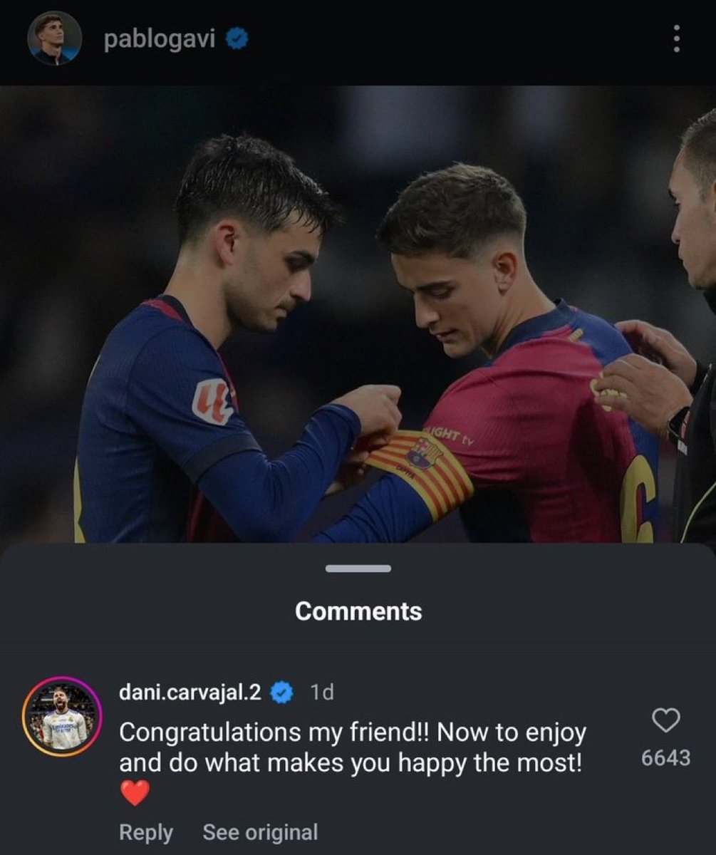 RkFutbol's tweet image. How Carvajal treats them 

Fortunately Barca players and fans showed their real faces these last 2 days because Real Madrid humbled them