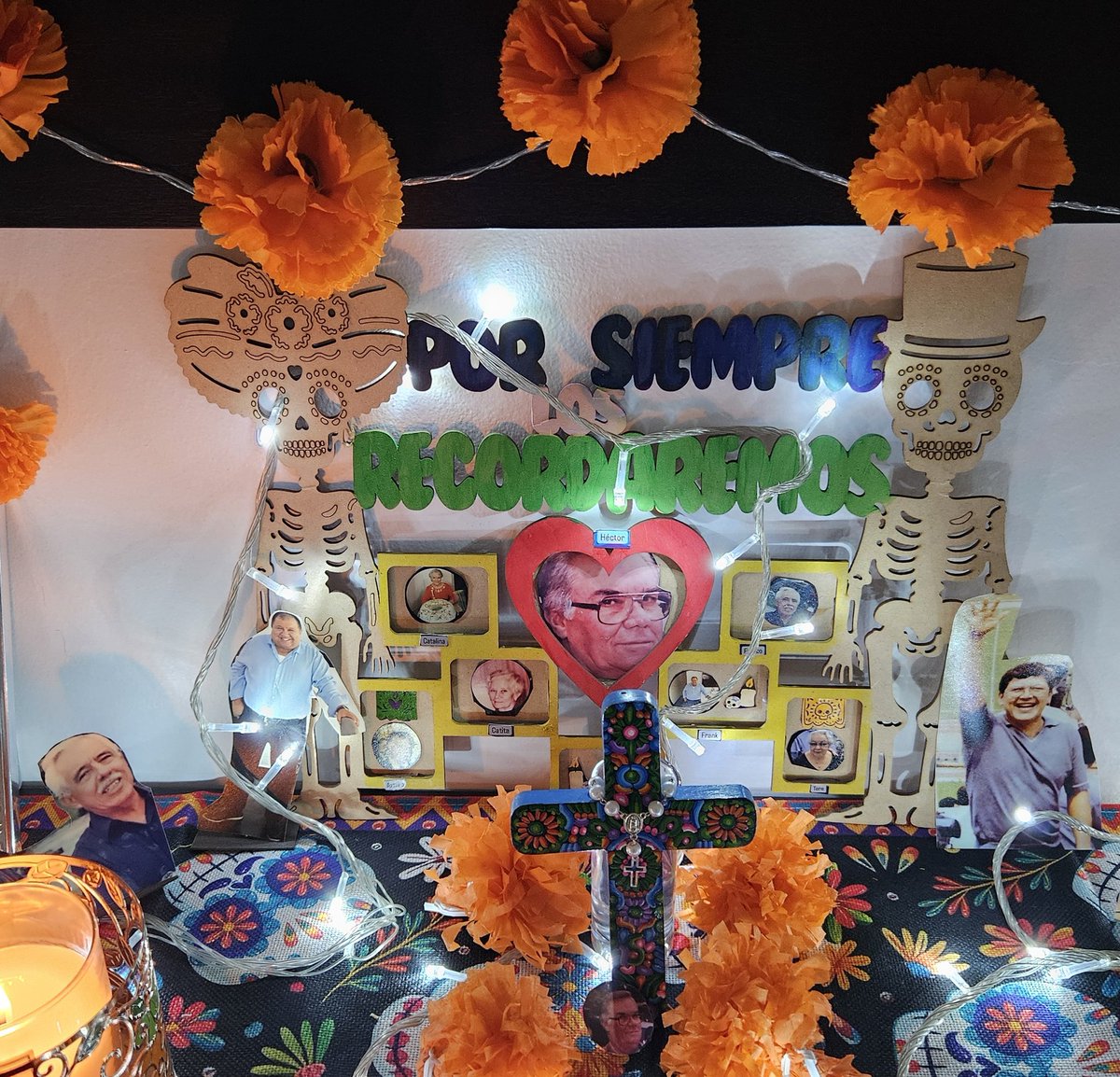 sandraljm's tweet photo. El altar de día de muertos, no son modas ni tendencias; es cultura mexicana. https://t.co/kjazGNthHO