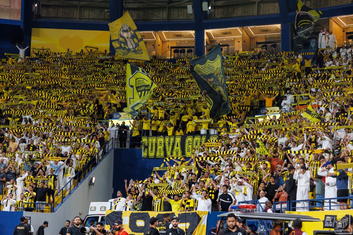 شوف الخلايق جات لك 
من كـل ديـرة لاجلك 👏
#الاتحاد_النصر 
#أغلى_الكؤوس