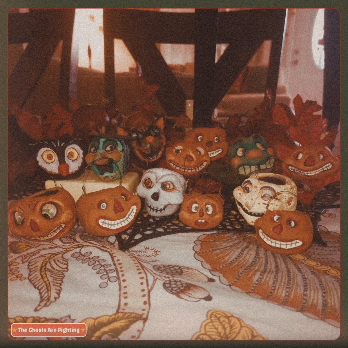 JLinaris's tweet image. I made these mini trick-or-treat pales for Halloween!
#Halloween #vintage #craft