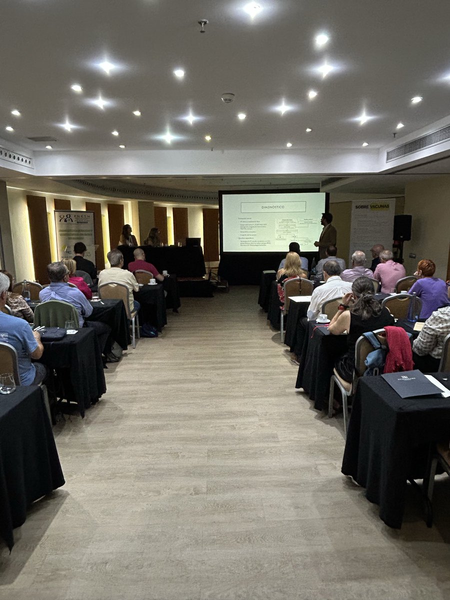 El Dr. Rodrigo del Brío, gastroenterología y hepatología infantil del H Univer. De Canarias.

“La mayoría de los/as recién nacidos/as presentan una cierta ictericia que puede ser propia de la lactancia materna pero siempre hay que vigilarlo, al igual que el color de las heces”