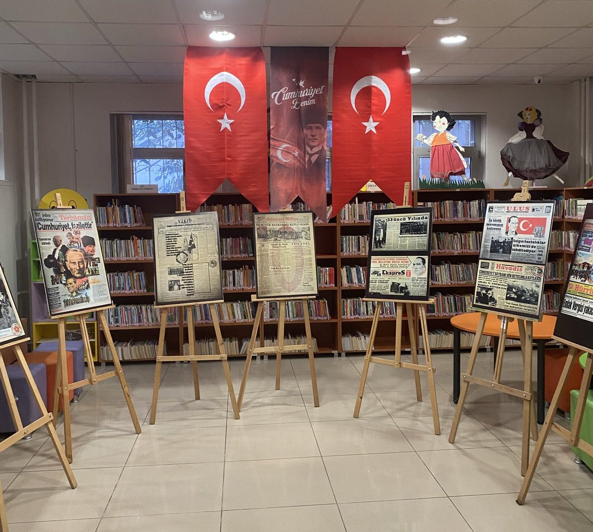 Cumhuriyetimizin 102. Yılını Kutlama etkinlikleri kapsamında Kütüphanemizde "Cumhuriyet Bayramımızın Gazete Manşetlerine Yansıması" konulu sergi  vatandaşlarımızın ilgisine sunulmuştur. 
#Cumhuriyet 🇹🇷
#YaşasınCumhuriyet 
<a href="/TCKulturTurizm/">T.C. Kültür ve Turizm Bakanlığı</a> <a href="/TC_istanbul/">TC İstanbul Valiliği</a> <a href="/KTBKYGM/">KYGM</a> <a href="/iktm34/">İstanbul İl Kültür ve Turizm Müdürlüğü</a> <a href="/TC_Maltepe/">Maltepe Kaymakamlığı</a>