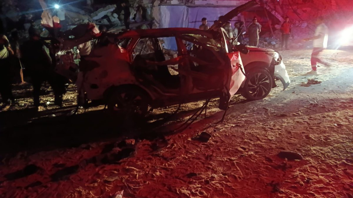 عاجل | 5 شهداء جراء قصف إسرائيلي لمركبة مدنية في مدينة خان يونس جنوب قطاع غزة.