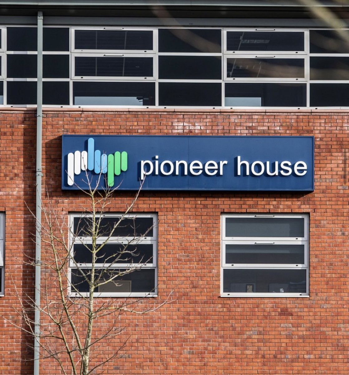 🚀 Exciting news! Vara Sports And Education has a new home at Pioneer House, Ellesmere Port 🏢✨

A fresh space for ideas, creativity and collaboration and the walls are already filled with our favourite quotes: 💪 Work hard 🙌 Make it happen 🔥 Never give up 😊 Keep smiling