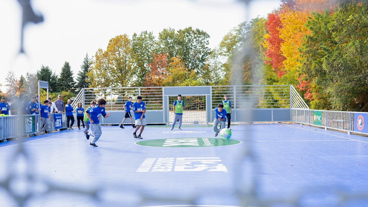 ussoccerfndn's tweet photo. The road to 2026 starts here.

Last week, we teamed up with @FWC26Philly, @PhilaUnion, @Comcast, @IBX, @PHLschools, @SwensonLions, &amp; Building 21 to kick off the 26 for 26 legacy initiative — 26 soccer projects across PA, including 2 new mini-pitches in Philly. https://t.co/nmYqGUTYwR