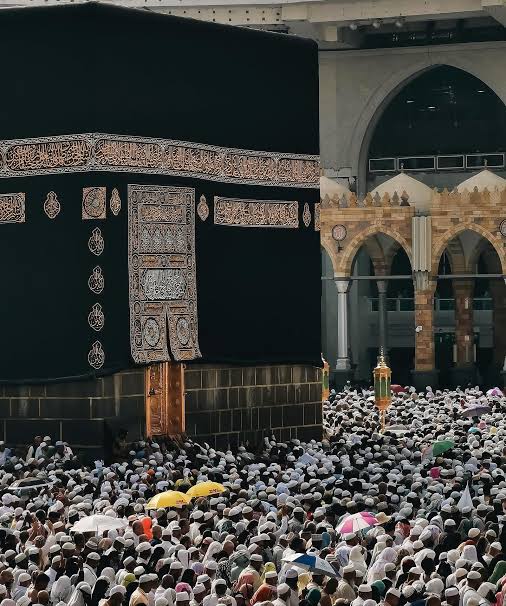 نفسي جداً اعمل عُمرة  و أروح أقعد في المدينة و أنسي نفسي و مرجعش غير و أنا فعلاً أحسن.