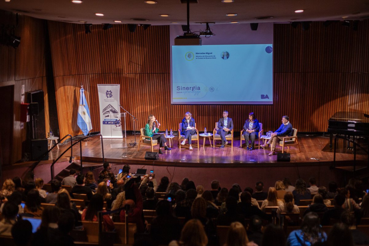 mechimiguel's tweet image. Reducir el ausentismo no es solo una meta: es una forma de cuidar los aprendizajes y de reafirmar el valor que tiene la escuela en la vida de cada estudiante.

En el encuentro “Sinergia para el Aprendizaje”, generamos un espacio de diálogo entre el ministerio, la comunidad…