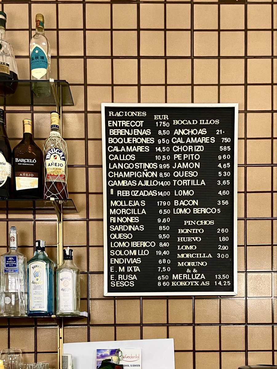 A mi lo que me gustan son estos baretos con estas cartas tan apetecibles y no las aperturas actuales que me aburren.

Además, pago la mitad.

¿Qué nos pedimos?