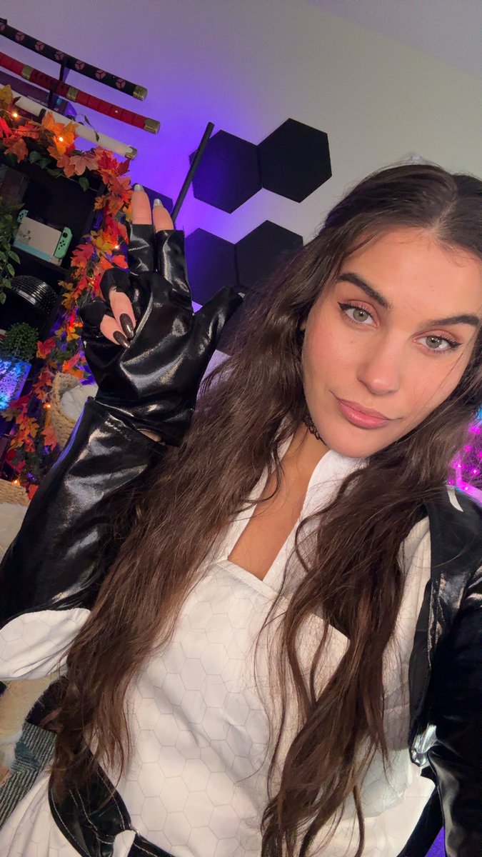 LIVE NOW as Miranda from Mass Effect🤍

Going through my massive vinyl collection!

twitch.tv/staceyrpg