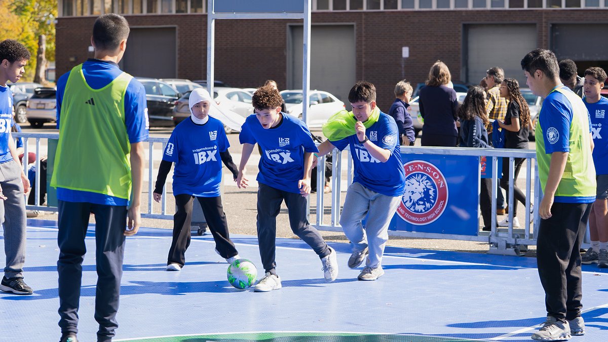 ussoccerfndn's tweet photo. The road to 2026 starts here.

Last week, we teamed up with @FWC26Philly, @PhilaUnion, @Comcast, @IBX, @PHLschools, @SwensonLions, &amp; Building 21 to kick off the 26 for 26 legacy initiative — 26 soccer projects across PA, including 2 new mini-pitches in Philly. https://t.co/nmYqGUTYwR