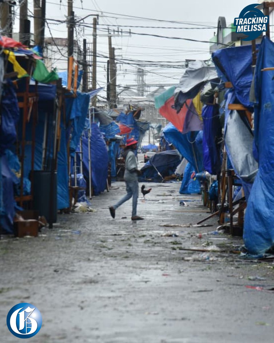 JamaicaGleaner's tweet photo. Hurricane Melissa continues to cause damage all across Jamaica. Check out scenes from different locations in Kingston that have been affected by this devastating system. #TrackingMelissa

📸: Matthew McKoy https://t.co/0zs07jCp0I