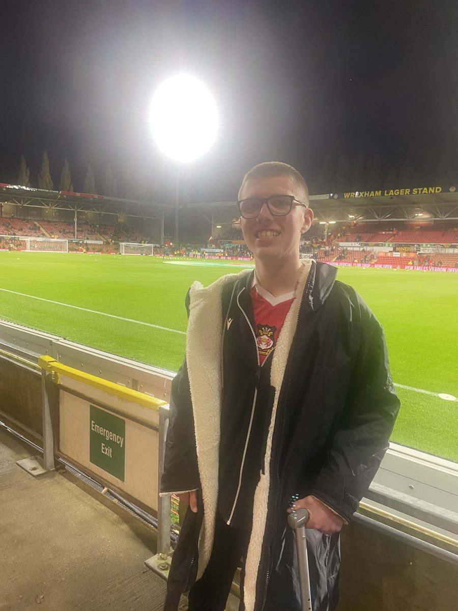 LukeSaunde1572's tweet image. Back at the Racecourse, my second home for the cup game against Cardiff, come on the town 🔴⚪️