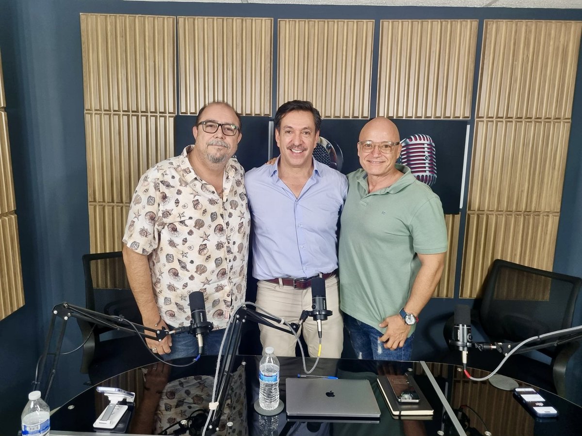 Gracias <a href="/hiramrodriguez1/">“Grillotzin”</a> y <a href="/DoctorShivago/">Gerardo Ponce d León</a> por el espacio en su programa #ElDesmadre por Radio Sol 104.7 FM y 93.7 FM.
Un gusto compartir ideas y dialogar con ustedes, siempre con buena vibra y claridad sobre los temas que importan a Sonora. 
#Distrito6 #ElCorazónDeHermosillo