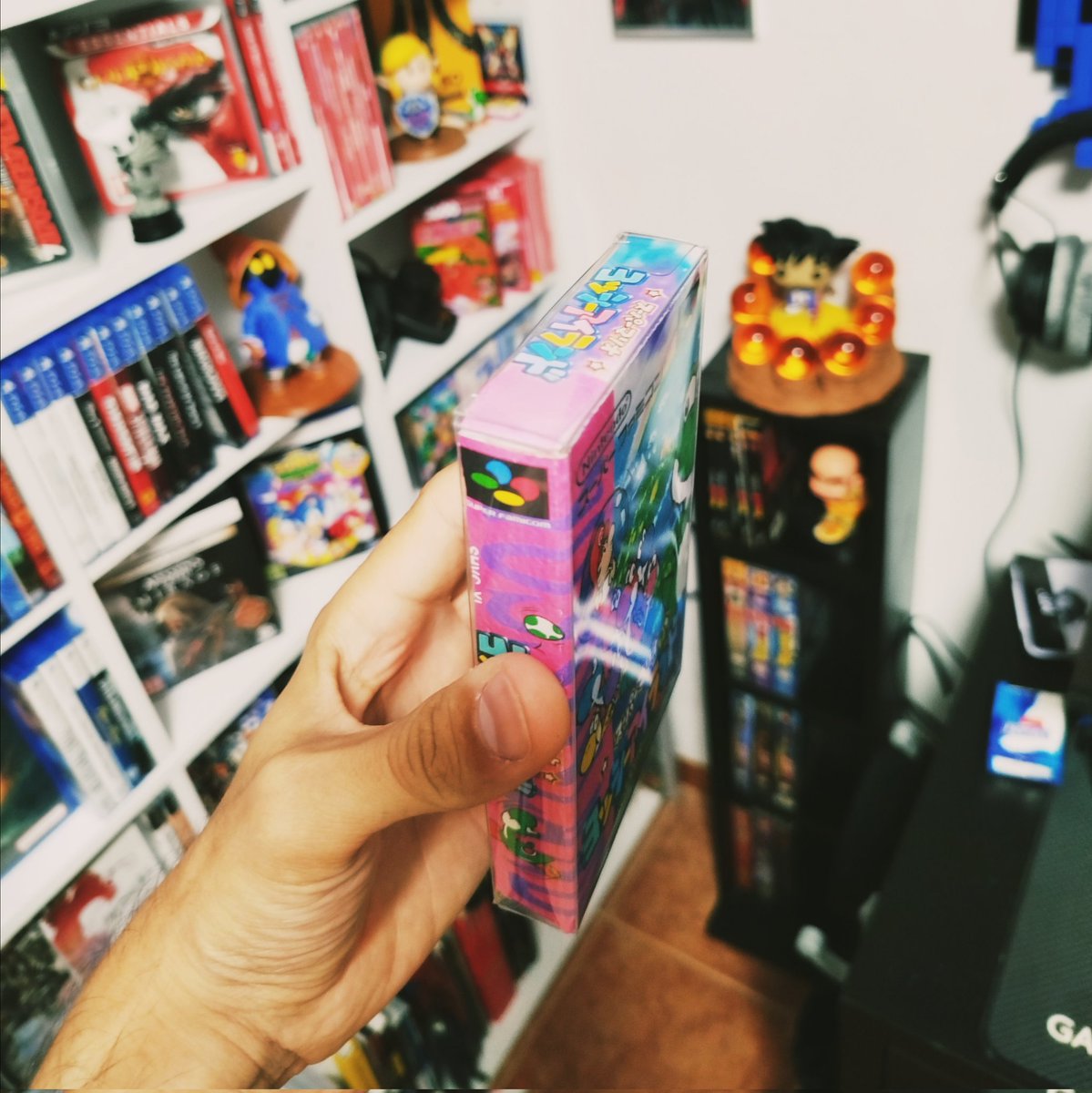 Una vez listo el trabajo con los cartuchos de GBC y GBA, tocaban los cartuchos de Super Famicom.

La idea es recrear las cajas originales pero en pequeñitas, con cartón y todo.  

Creo que el resultado es muy bueno.