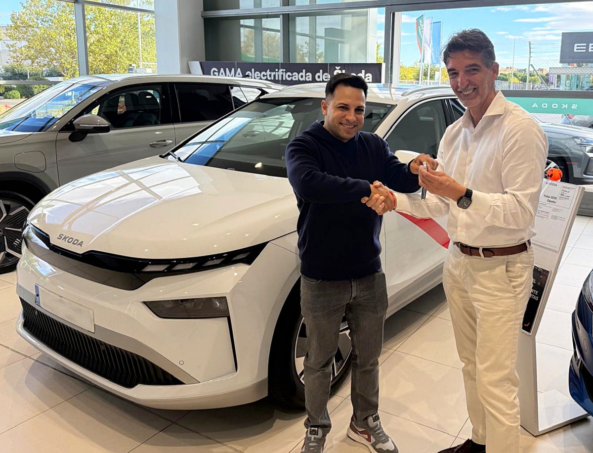 condetaxi's tweet photo. Manuel ya tiene en sus manos el nuevo Skoda Enyaq  🚕Nuestro SUV eléctrico más espacioso, confortable y tecnológico, que sin duda será un excelente compañero en todas las carreras a las que se enfrenten🥇

Gracias por vuestra confianza! https://t.co/rOiQmmCqqF