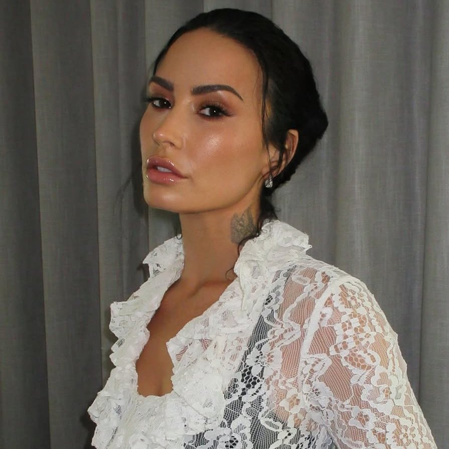 tracklist's tweet photo. Demi Lovato belíssima em novas fotos. 🤍 https://t.co/tg1NZwJL8y