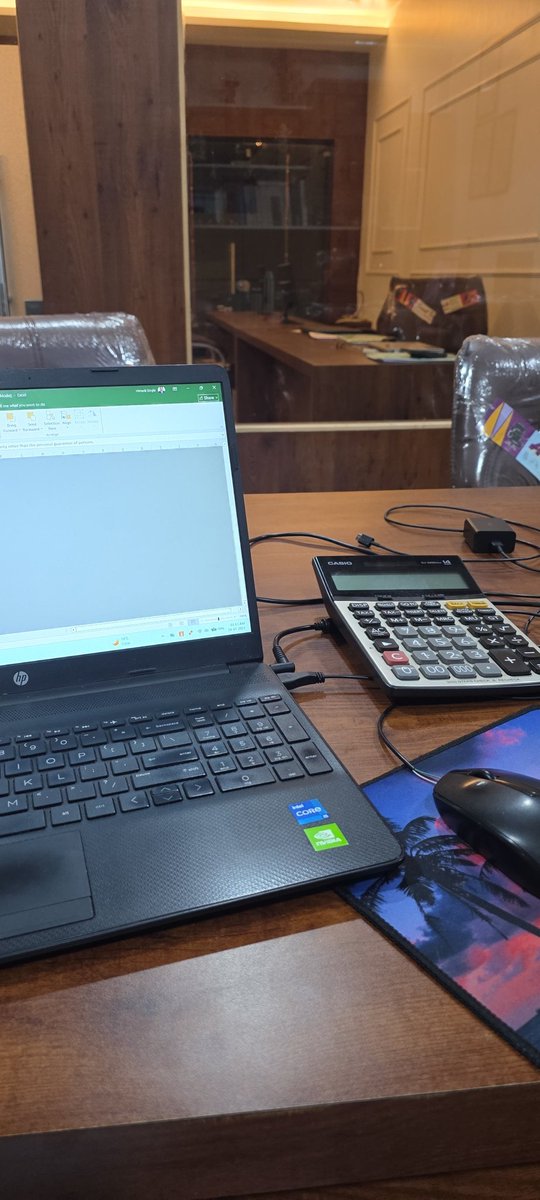 CAHimankSingla's tweet image. Still working ?
1am club where you at ? 🥹