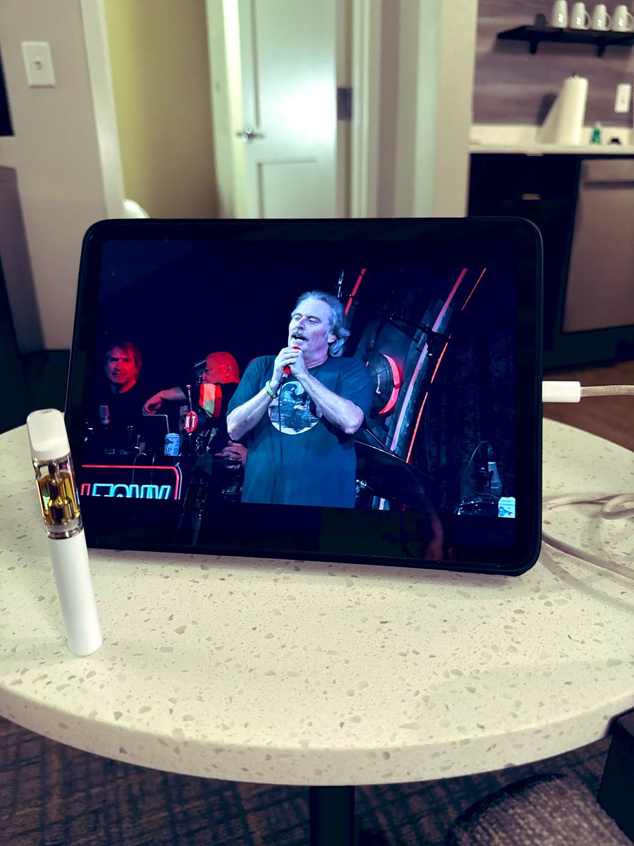 born_sooner's tweet image. Booooo this fucker SUCKS!!!  #KillTony