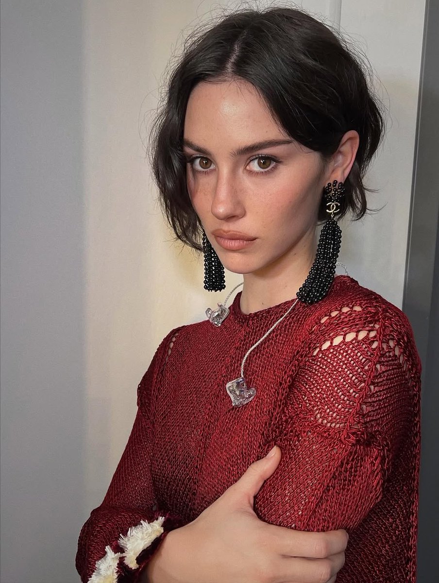 グレイシー・エイブラムス Gracie Abrams 日本公式