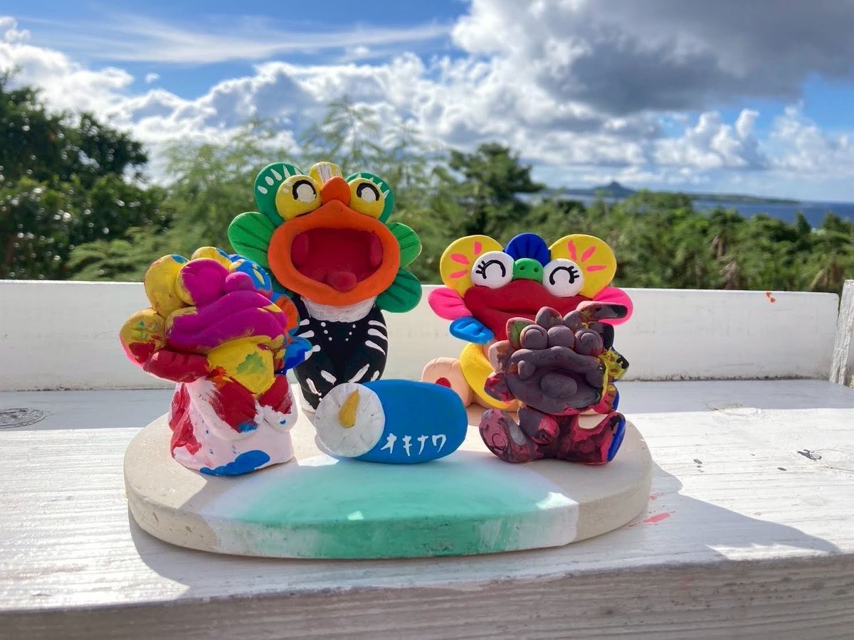 おはようございます🌞
10月もあと少しで終わりですね

沖縄の空気も少しずつ秋らしく、
やわらかくなってきました🍂

観光地の賑わいも少し落ち着いて、
今は“ゆったり旅”を
楽しむ人たちが増えています。

まいまいシーサーでは、
そんな“芸術の秋”にぴったりな
“シーサーづくり体験”を開催中🦁✨