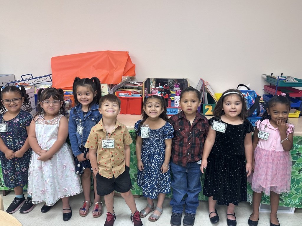 swisd_hcsa's tweet image. HCSA students formalized their stance against drugs during Red Ribbon Week.

#SWISDHEROS #RootedHiddenCove #RootedSWISD