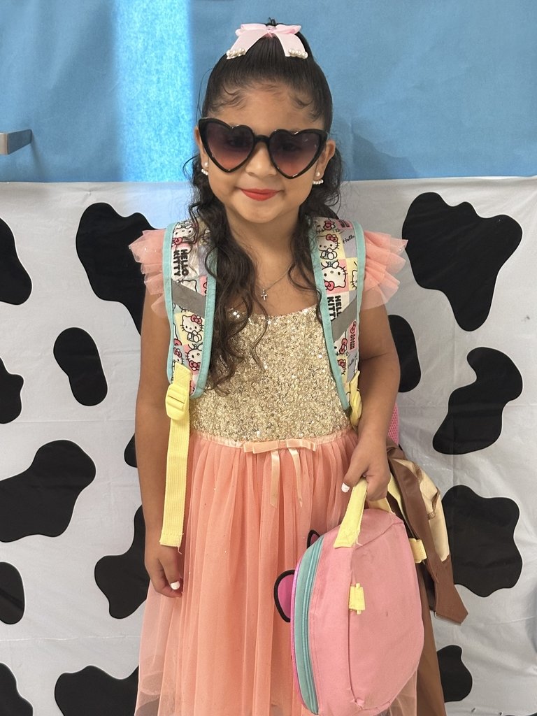 swisd_hcsa's tweet image. HCSA students formalized their stance against drugs during Red Ribbon Week.

#SWISDHEROS #RootedHiddenCove #RootedSWISD