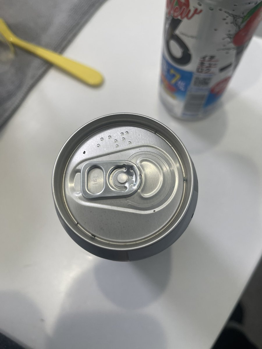 夜勤明けにセブンで酎ハイ買って帰ってみたらこれ。
潔癖じゃないけど、こりゃきつい