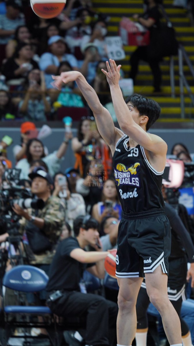 jjustapeachh's tweet image. 20251026 พี่โชนสุดๆ ⛹🏻‍♂️

#쟈니 #Johnny #DunkItJohnnySuh