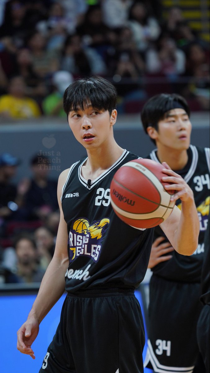 jjustapeachh's tweet image. 20251026 พี่โชนสุดๆ ⛹🏻‍♂️

#쟈니 #Johnny #DunkItJohnnySuh
