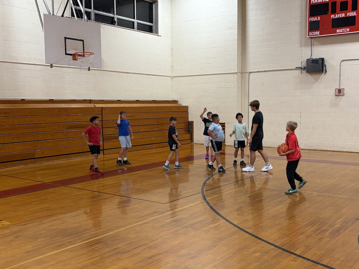 WalthamHoop's tweet image. Young hungry kids at our free clinics!! @WHawkSAthletics keep plugging coach!