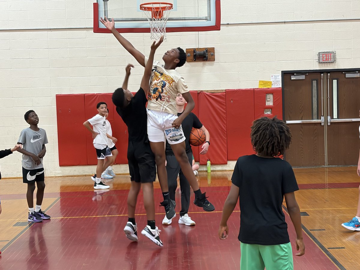 WalthamHoop's tweet image. Young hungry kids at our free clinics!! @WHawkSAthletics keep plugging coach!