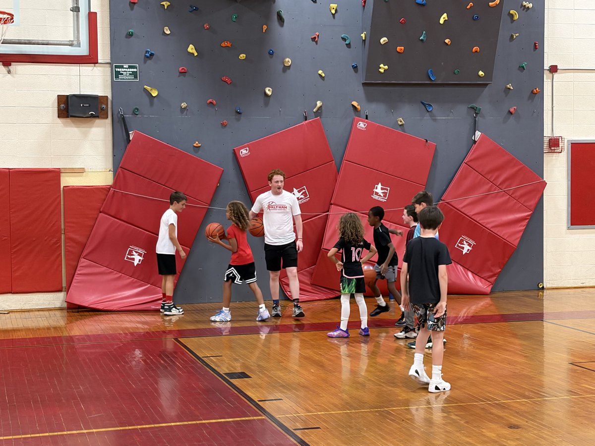 WalthamHoop's tweet image. Young hungry kids at our free clinics!! @WHawkSAthletics keep plugging coach!