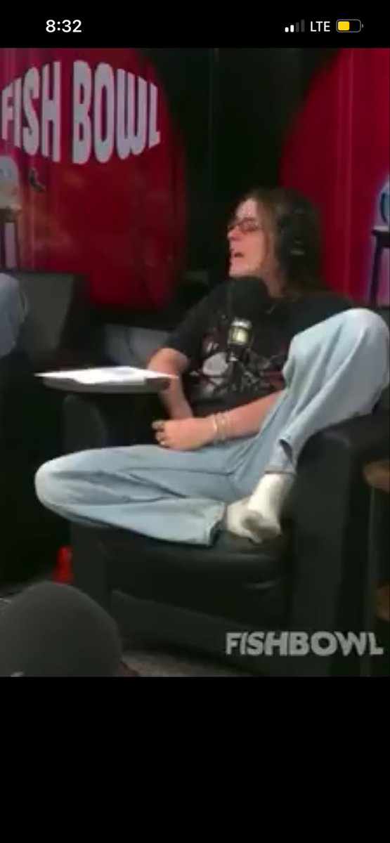 colinobryan94's tweet photo. air it out, girls! https://t.co/7QUD4k0Po5