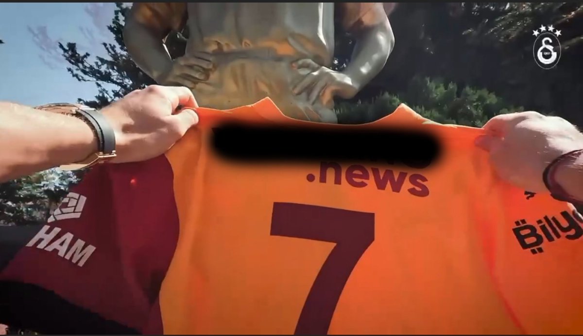 <a href="/_samiyenhaber/">Sami Yen Haber</a> Sadece bilek değil sırt da var.
Birde şortun arka tarafında da vardı 😁😁