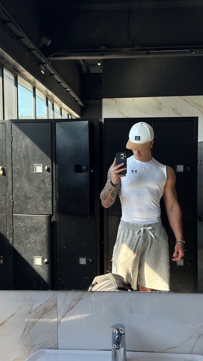 imacatretriever's tweet image. who is vivo always aparece