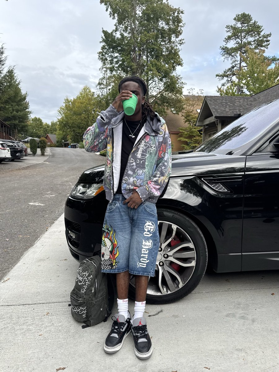 ‎‏fly tweet media