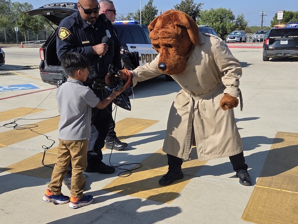 swisd_hcsa's tweet image. Today McGruff came to visit with our students and shared the importance about being drug free!
#SWISDHEROS #RootedHiddenCove #RootedSWISD 
#drugfree