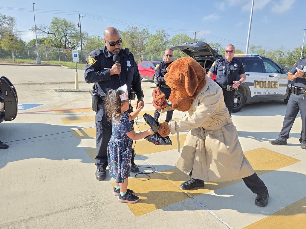 swisd_hcsa's tweet image. Today McGruff came to visit with our students and shared the importance about being drug free!
#SWISDHEROS #RootedHiddenCove #RootedSWISD 
#drugfree