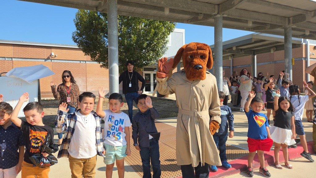 swisd_hcsa's tweet image. Today McGruff came to visit with our students and shared the importance about being drug free!
#SWISDHEROS #RootedHiddenCove #RootedSWISD 
#drugfree