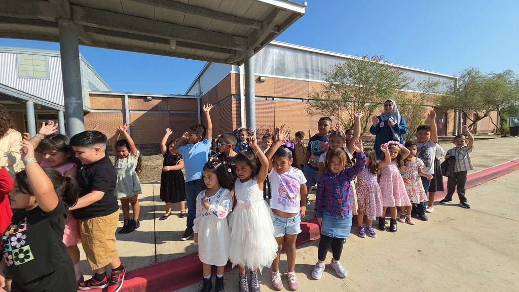 swisd_hcsa's tweet image. Today McGruff came to visit with our students and shared the importance about being drug free!
#SWISDHEROS #RootedHiddenCove #RootedSWISD 
#drugfree