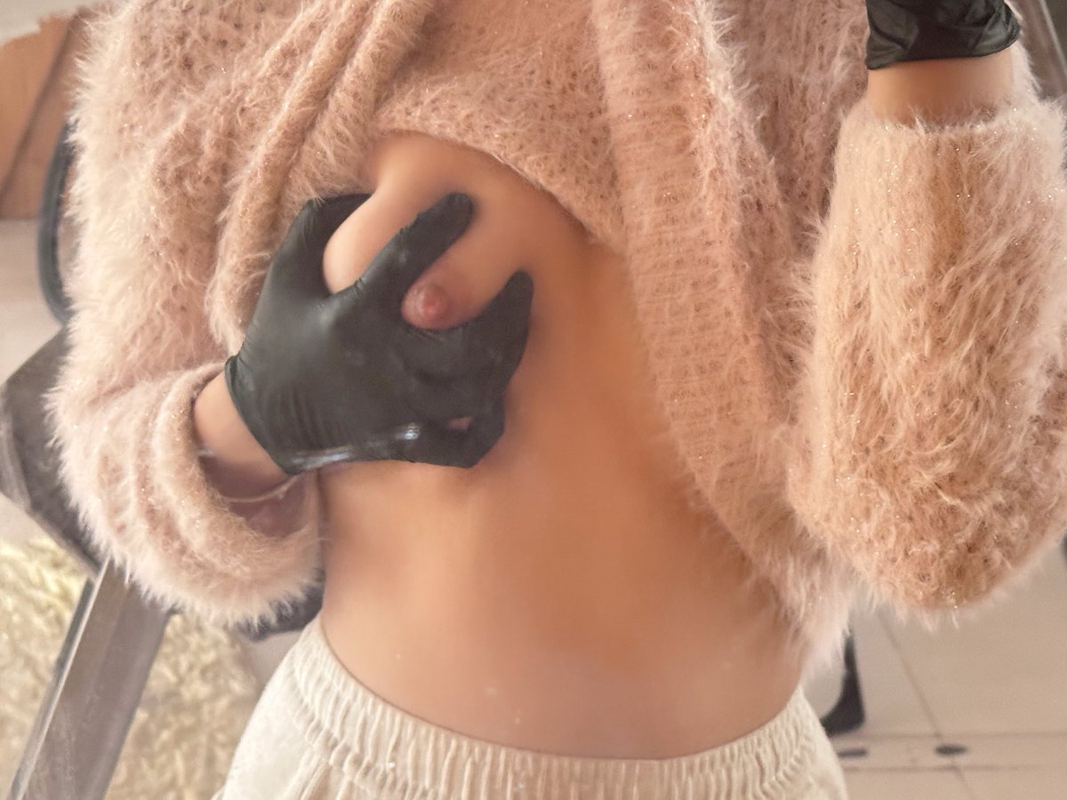 每天都像小变态一样在仓库偷偷摸自己的奶