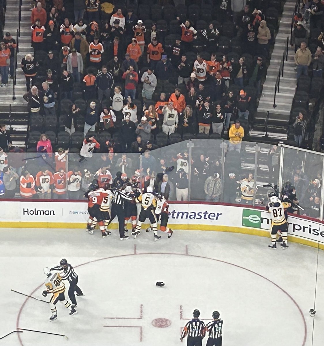 BroadStBull's tweet image. Fisticuffs (love that word) after OT buzzer. #Flyers and #Penguins going to a shootout.