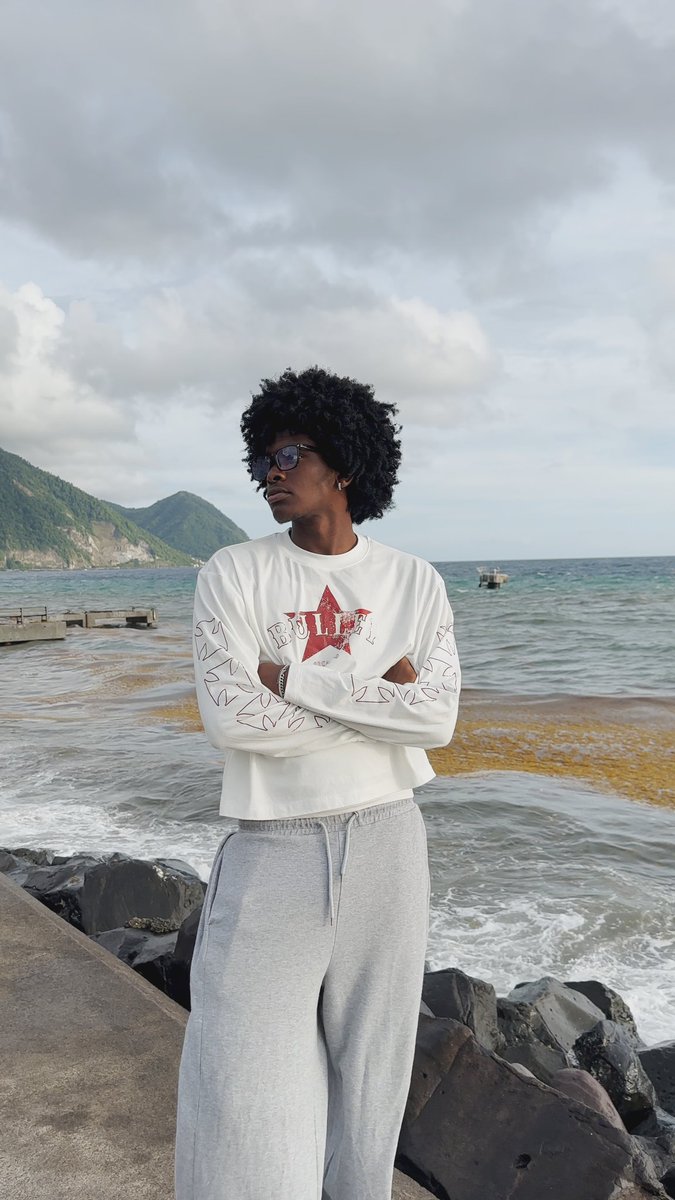 jay_mofy's tweet photo. @Bulleyclo #organisedchaos #fashion #bulley #naturalhair https://t.co/LlQUhvjJ1x