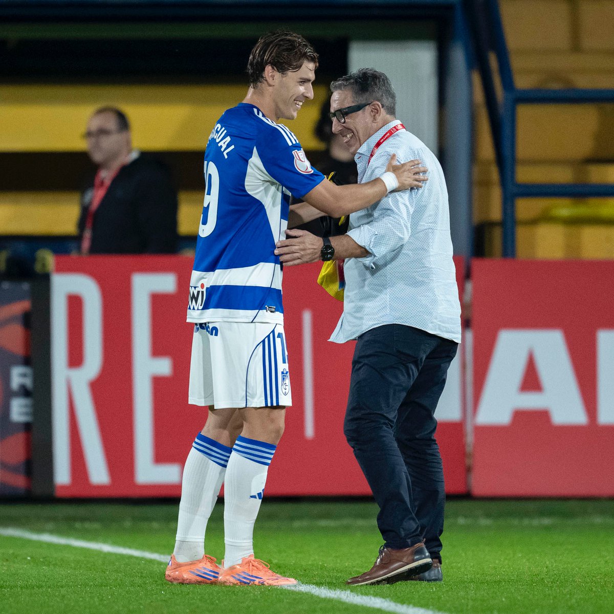 Antes del arranque, nuestro presidente, Tino Traver, hizo entrega de una camiseta conmemorativa a <a href="/jorgepascual9_/">Jorge Pascual Medina</a> por su pasado como gualdinegro.

#RodaGranada #CopadelReyMAPFRE