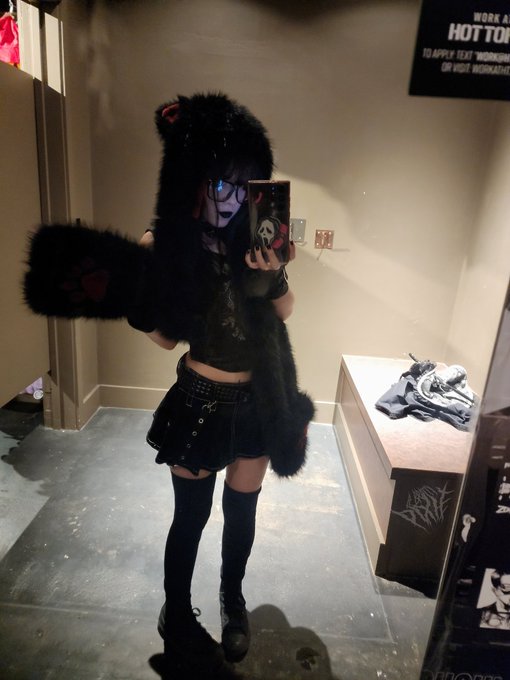 1 pic. I'm gonna start making this account focused around how much I wanna be everyone's slutty little<a href="/tag/mvsales"class="tags"><span>#mvsales</span></a>